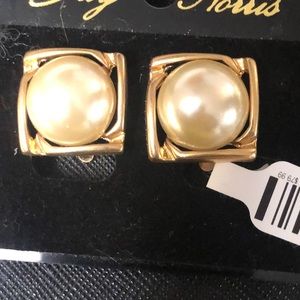 Pearl💎 earrings NWT💎
